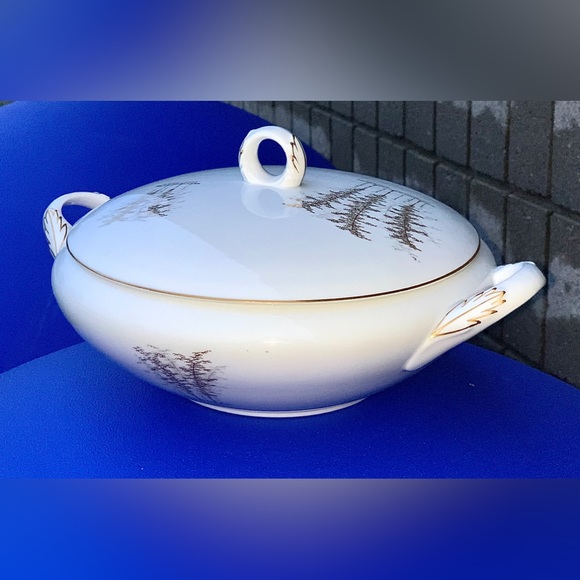 Vintage Discontinued Fukagawa Arita GOLD BAMBOO Handled Lidded Vegetable Bowl - Picture 3 of 12